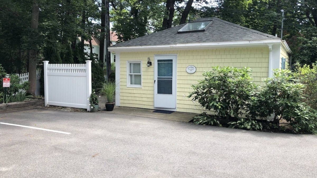 Kennebunkport Cottage | Recently renovated (2023), pet-friendly cottage a short walk to Dock Square and the beach