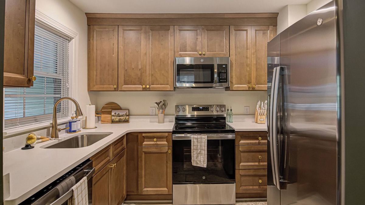 Winston - Salem House | Recently renovated luxury duplex unit. Short walk to Atrium WF Baptist Hospital!