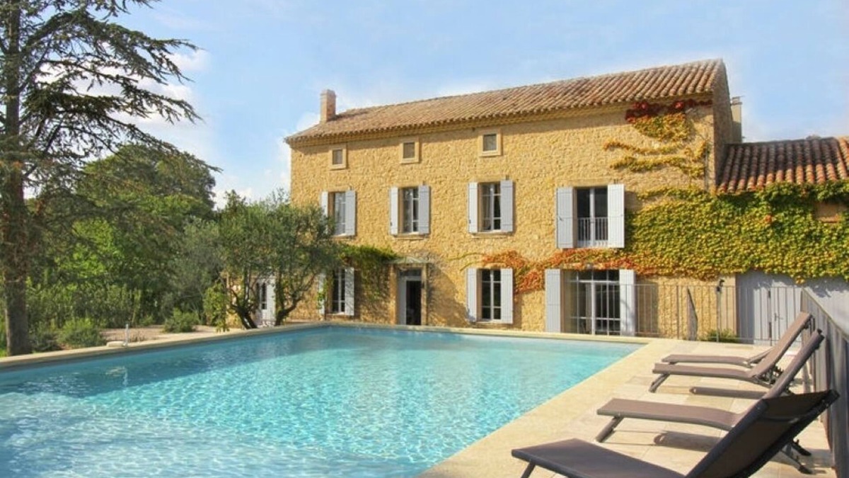 Carpentras Other | Recently renovated 19th century wine estate, at the foot of Mont Ventoux