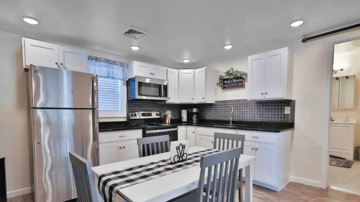 Bethel Apartment | Recently Renovated Apartment in Bethel, minutes from I-78