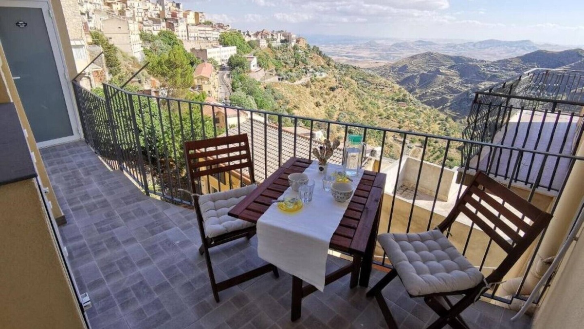 Centuripe Apartment | Recently renovated, quiet, with panoramic views and all comforts