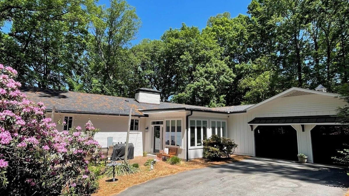 Kernersville House | Recently Renovated Home - Furniture Market, HPU, Wake Forest, Greensboro & more!