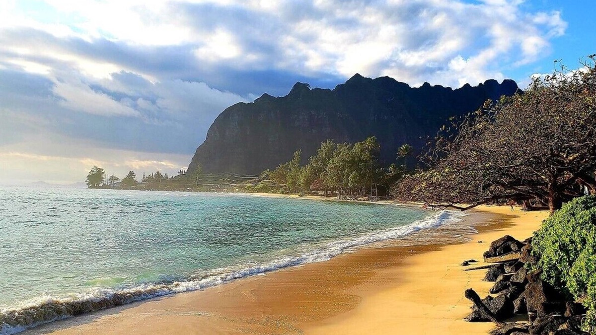 Ka'a'awa House | Recently Update Home!Quiet Beach Community! Come to the Country & Escape Crowds!