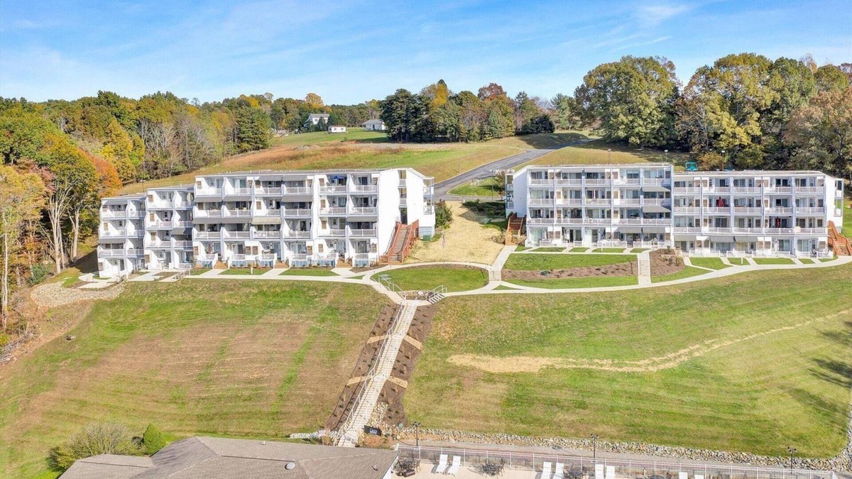 North Shore Condo | Recently updated 1 BR Condo with stunning lake views - No cleaning or linen fees