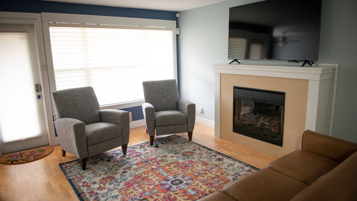 Esperance Condo | Recently Updated 2BD Condo in Edmonds WA - Great Location!