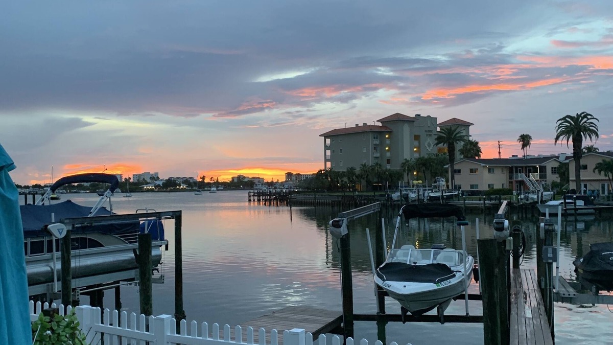 Island Estate Cottage | Recently Updated 2bedroom with water views a short walk to Clearwater Beach!