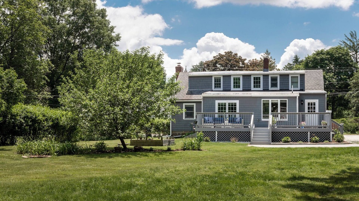 Ipswich House | Recently updated, comfortable home with large yard, enjoy the North Shore!