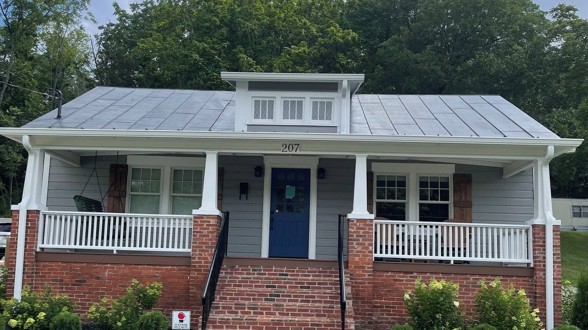 Greeneville Cottage | Recently updated Park Street Cottage with garage in Downtown Greeneville, TN.