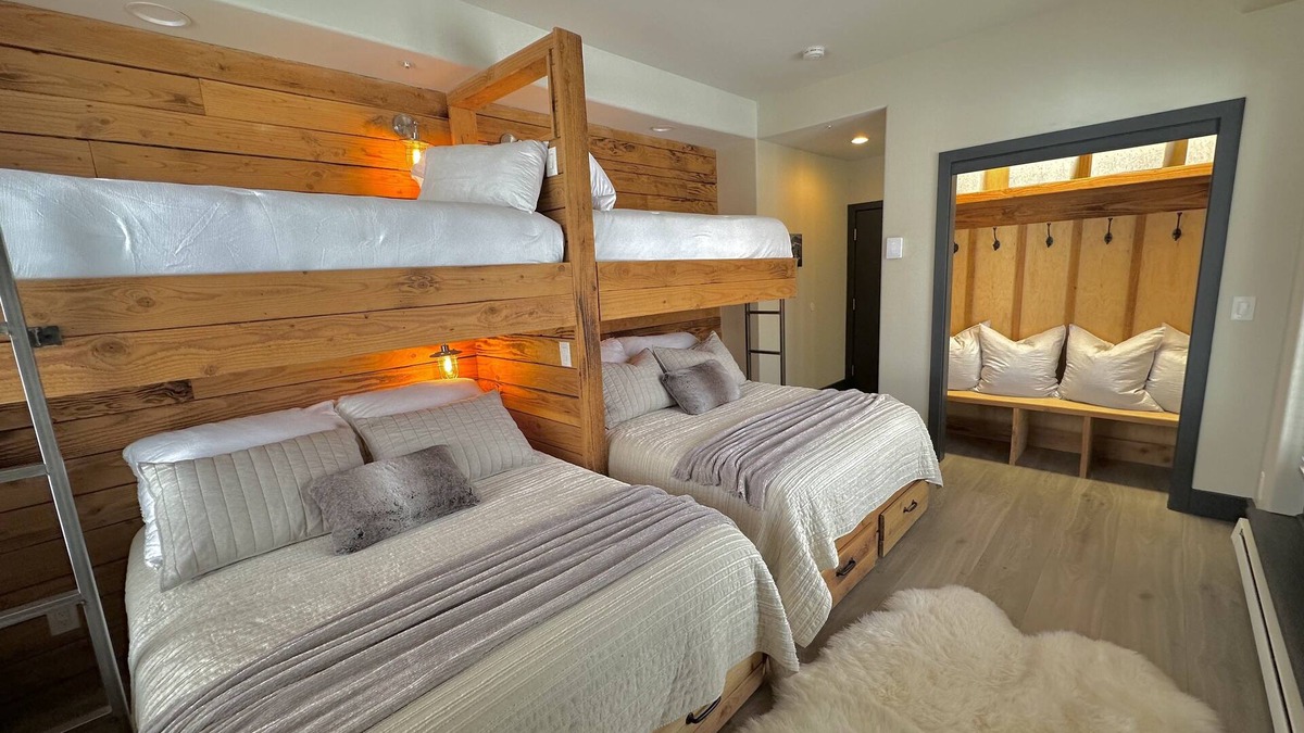 Salt Lake Mountain Resorts Condo | Recently updated & true ski-in/out 2Bed/3Bath. Closest building to the lifts!