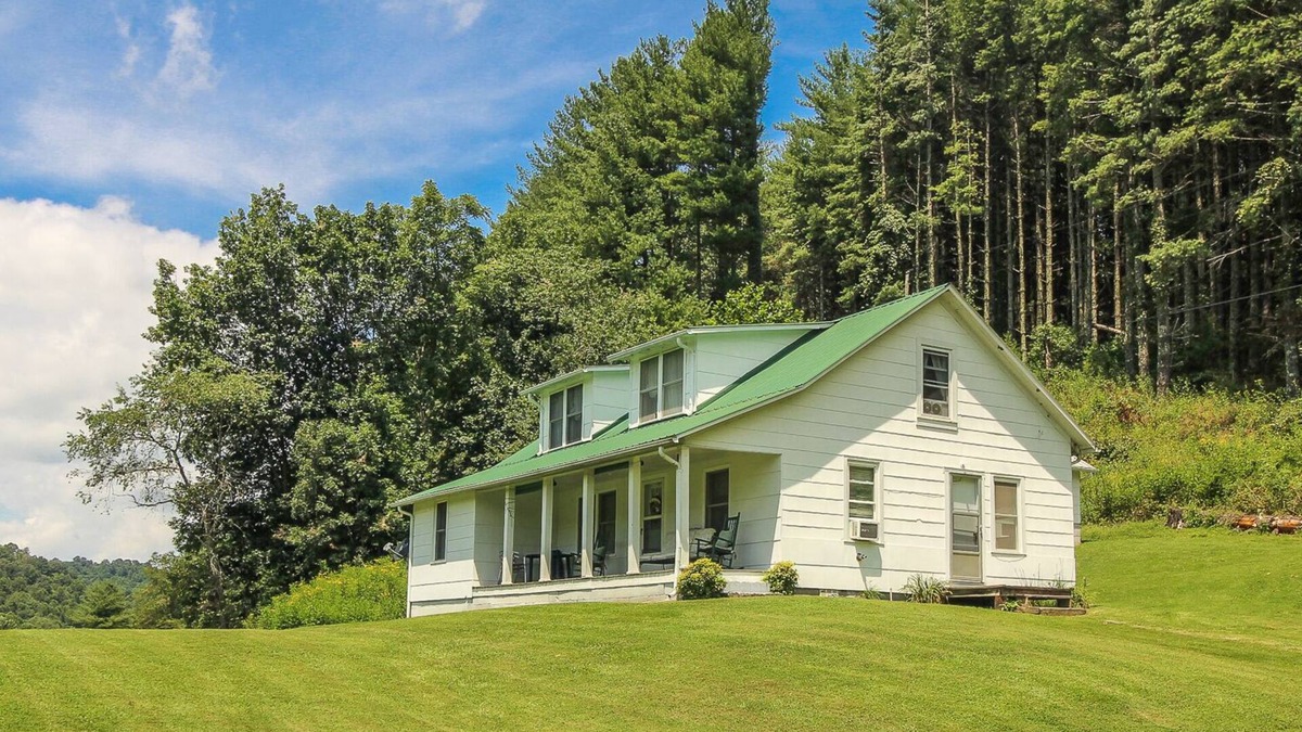 Crumpler Cabin | Recharge in the High Country - WiFi, Comfort & Mtn Serenity @ Country Classic