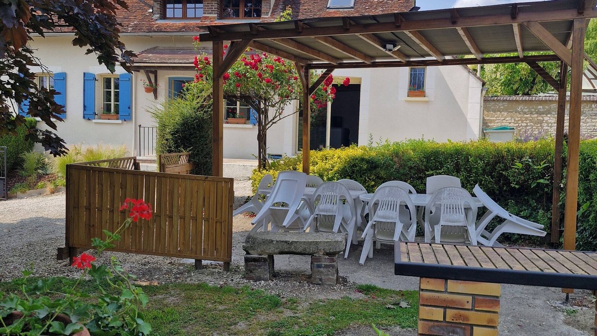 Lasson House | Recharge yourself in a small farm in the countryside with heated pool