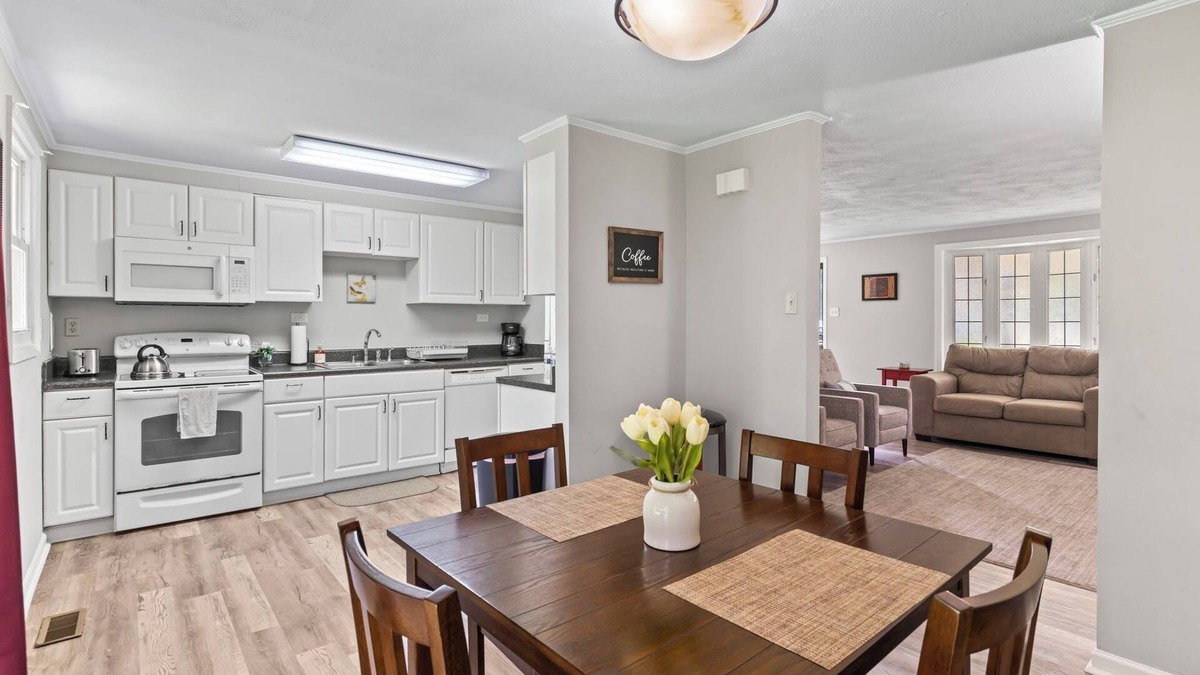 Bermuda House | Recline at Timberline! Family friendly!