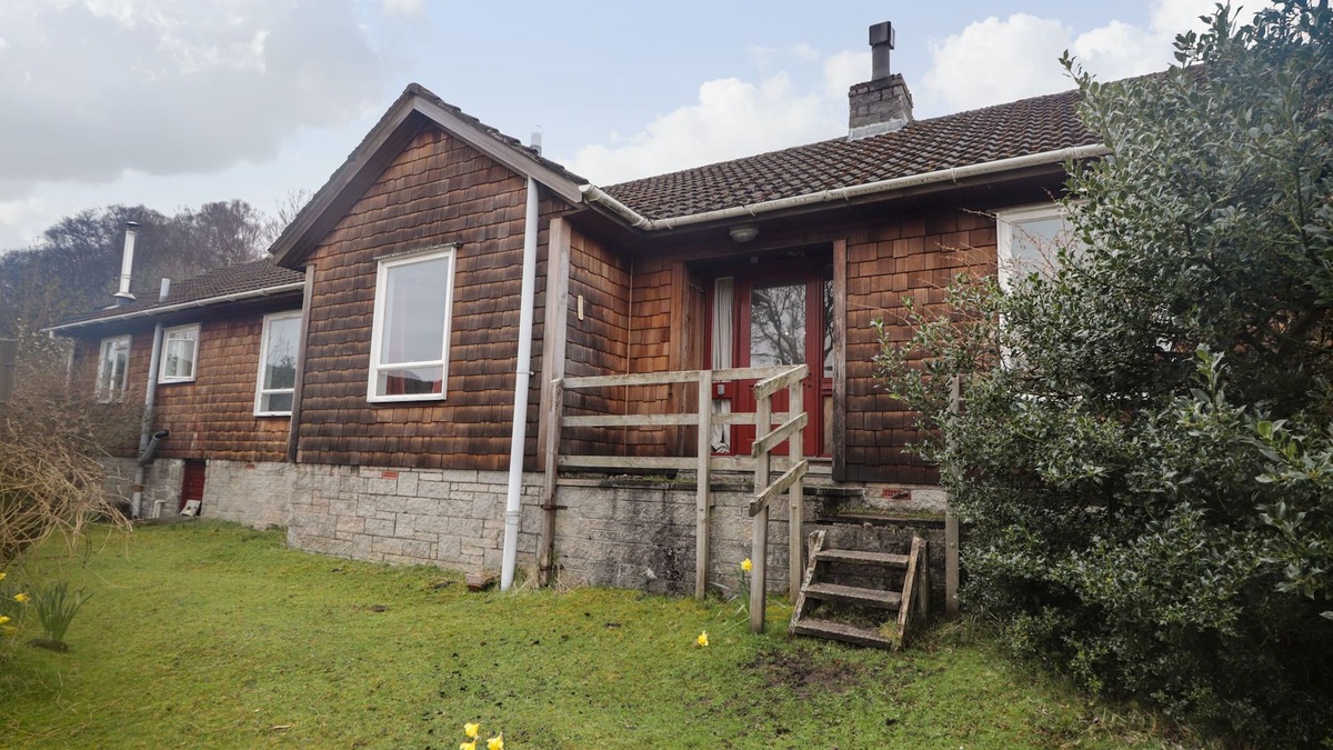 Unapool Cottage | RECROY, pet friendly, country holiday cottage, with open fire in Nedd