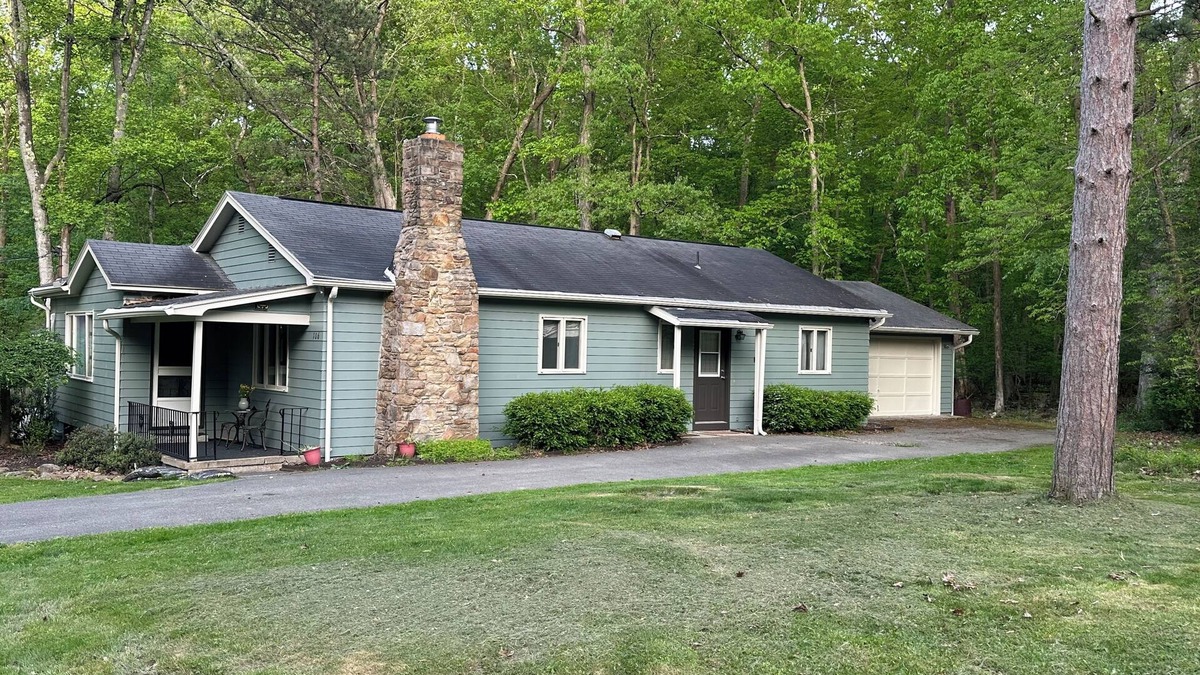 Gray House | Rector House (Hot Tub, Pet Friendly 🐾)