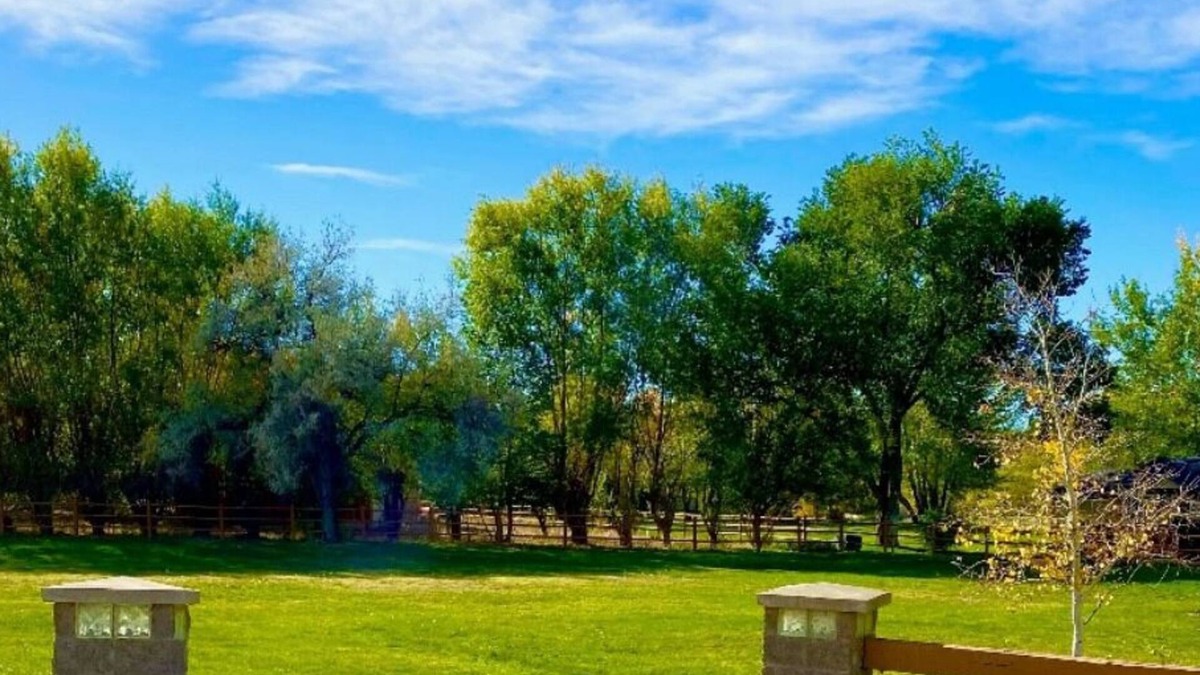 Montrose Hotel | Red Arrow Inn & Suites, a Travelodge by Wyndham