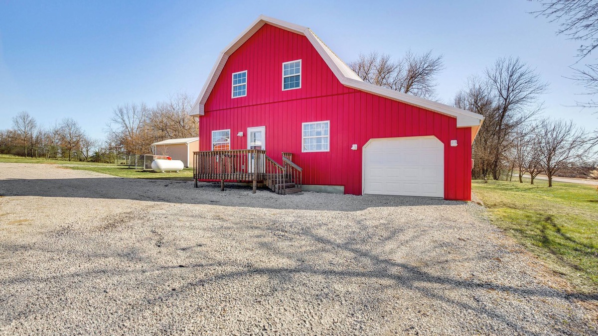 Chillicothe House | 'Red Barn Getaway' Chillicothe Countryside Home