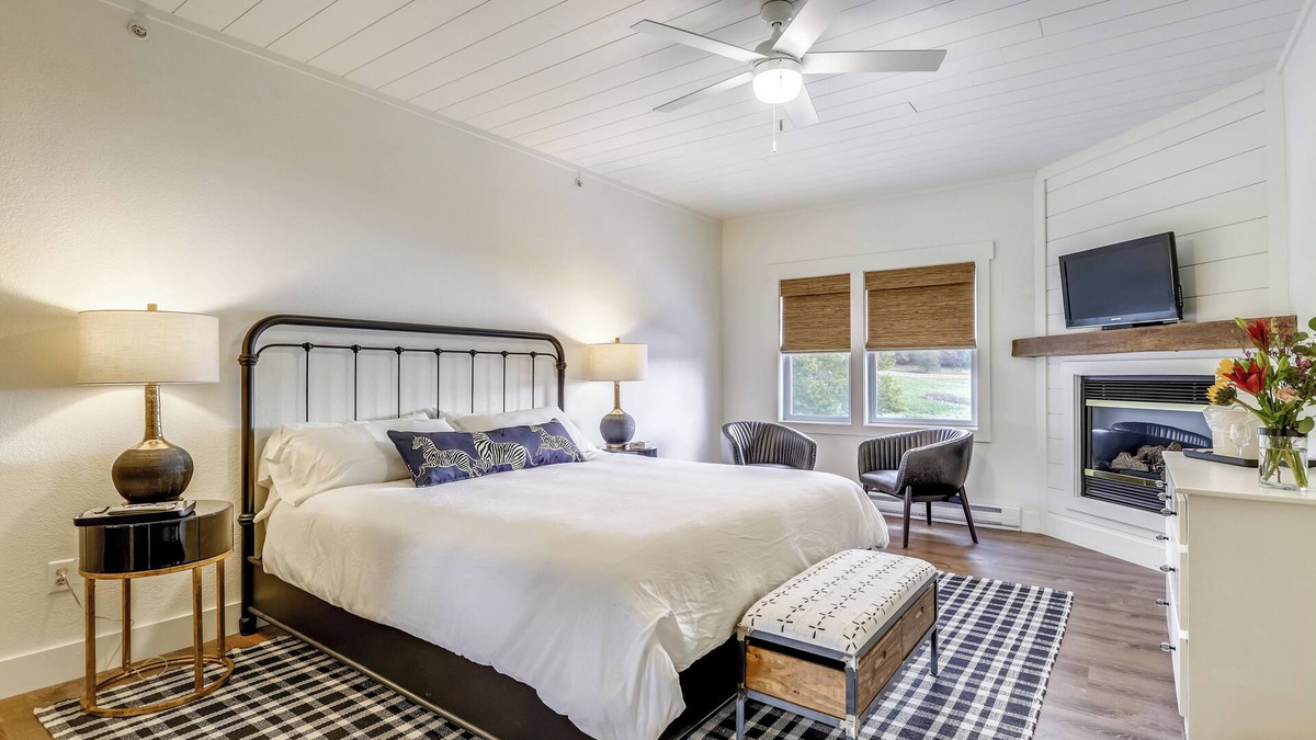 Swanton House | Red Barn Inn Room 6: Lake Access, Par3 Golf, Fish
