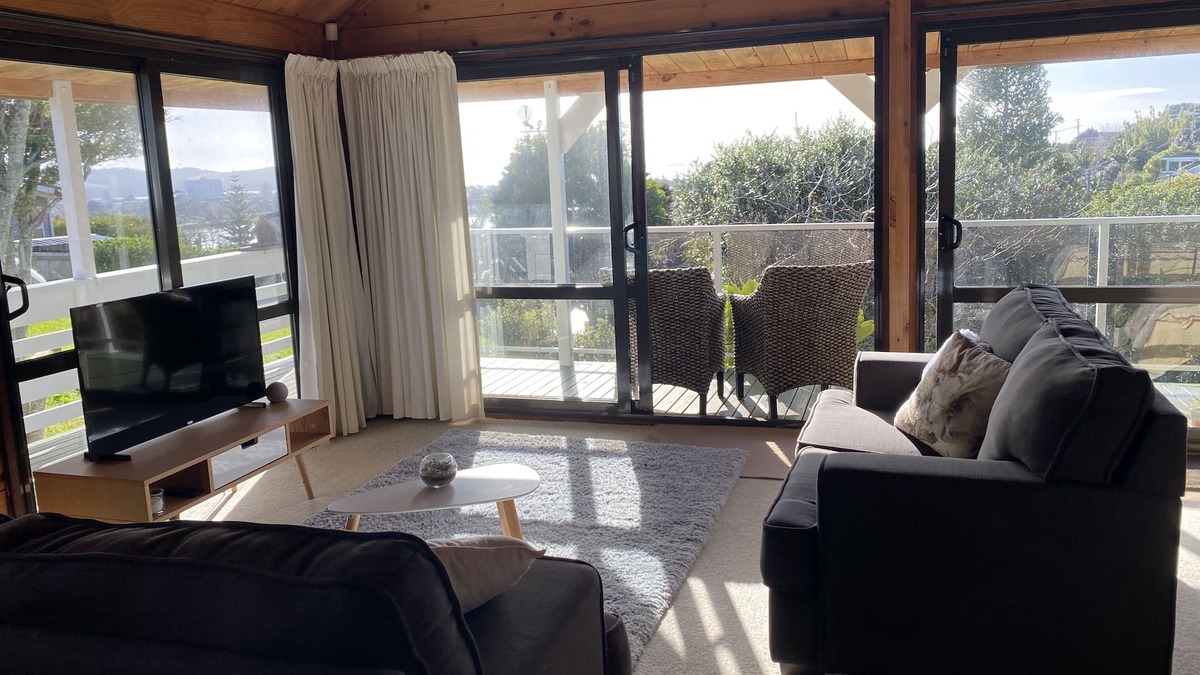 Red Beach House | Red Beach seaviews, close to beach. Pet friendly.