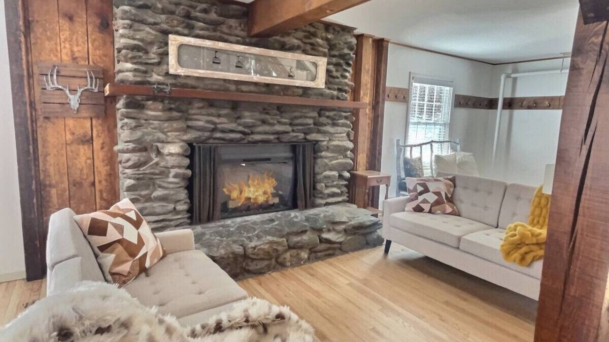 Killington Apartment | Red Bear Inn- 6.5 Baths! Grill, Pool, Central