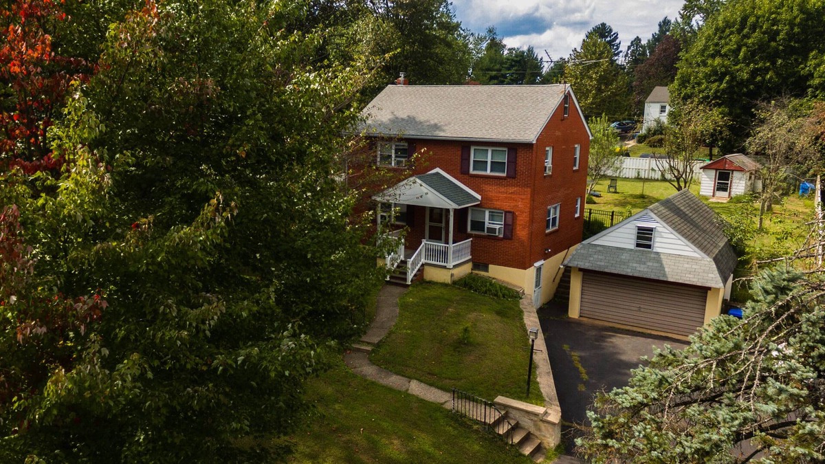 Chalfont House | Red brick house