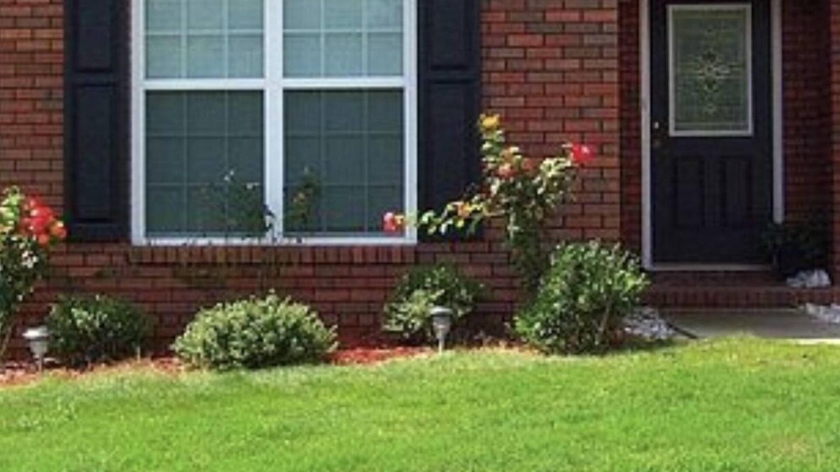 Fortson House | Red Brick Retreat/w Fireplace (Pet + Kid Friendly)