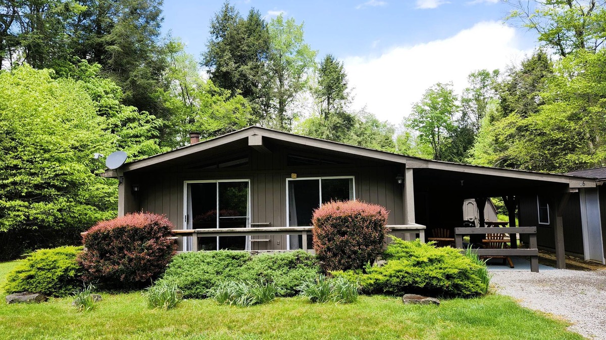 Tylersburg Cabin | Red Bud Cabin Rental