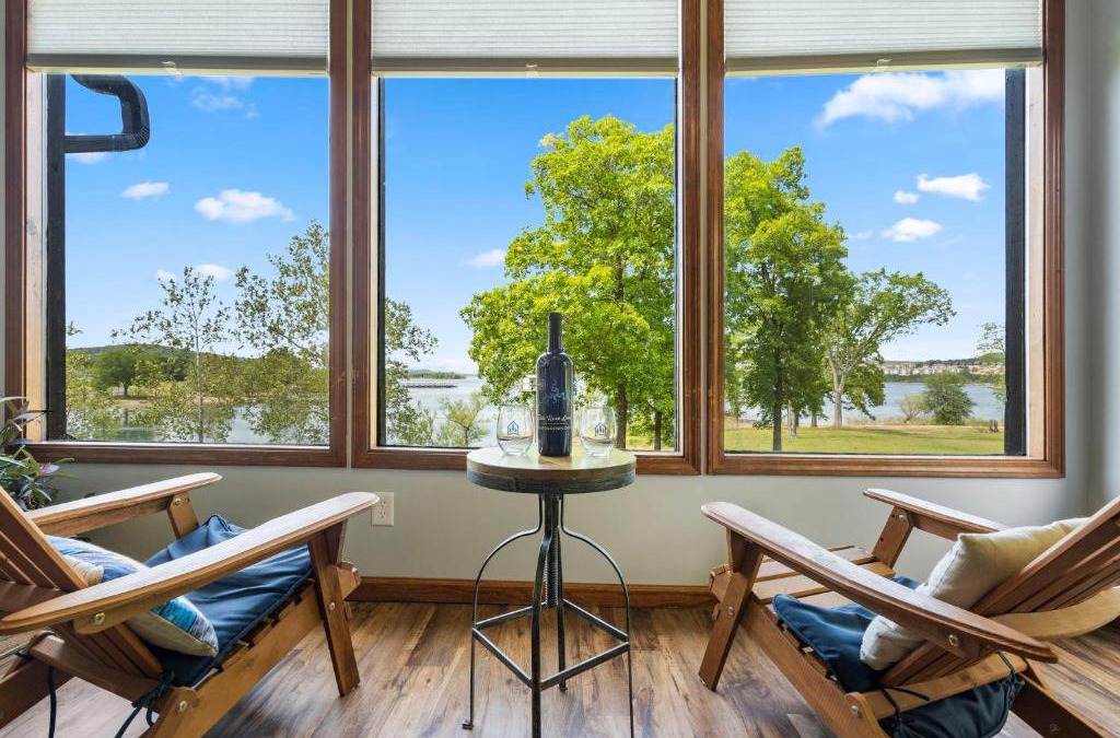 Big Cedars Cabin | Red Bud Cove Lakefront Farm House on Table Rock Lake