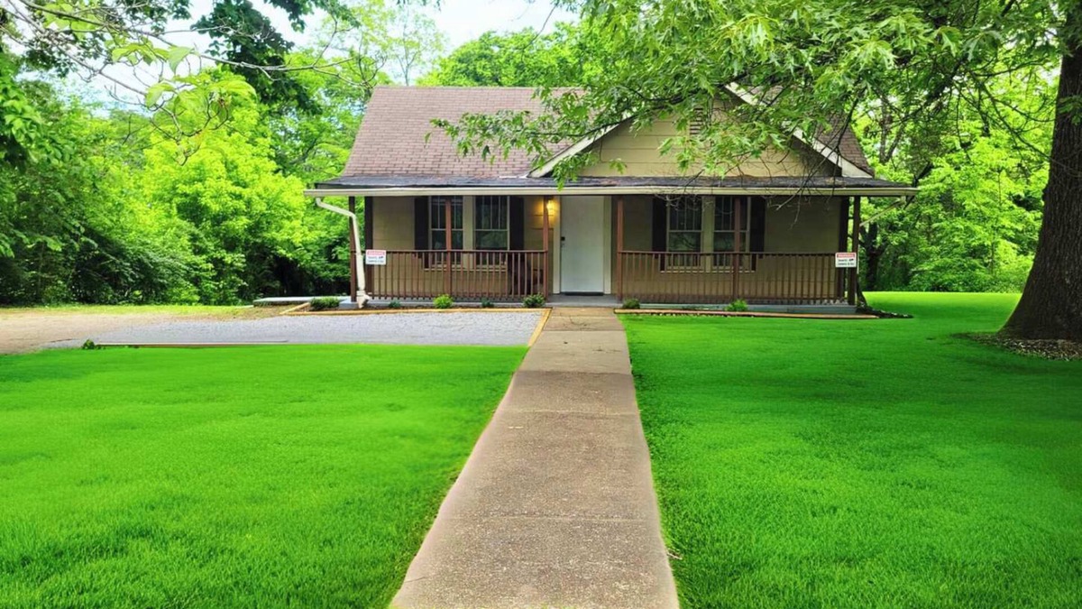 Lupton City House | Red Bud Summary: Red