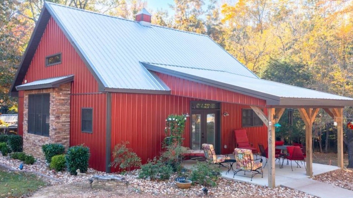 Springville Cabin | Red Cabin on Kentucky Lake. Peaceful and pet friendly with a partial lake view.