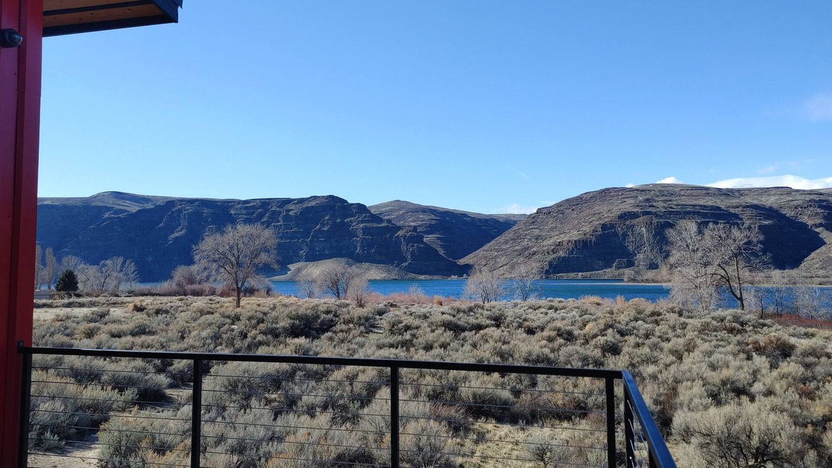 Sunland Estates House | Red cabin on the River
