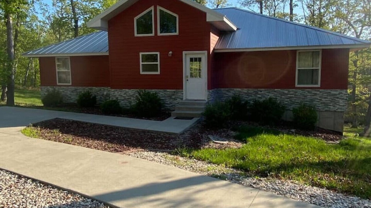 Lake Ozark Cabin | Red Cabin Sleep 16 Bachelor/Bachelorette Parties Welcome!