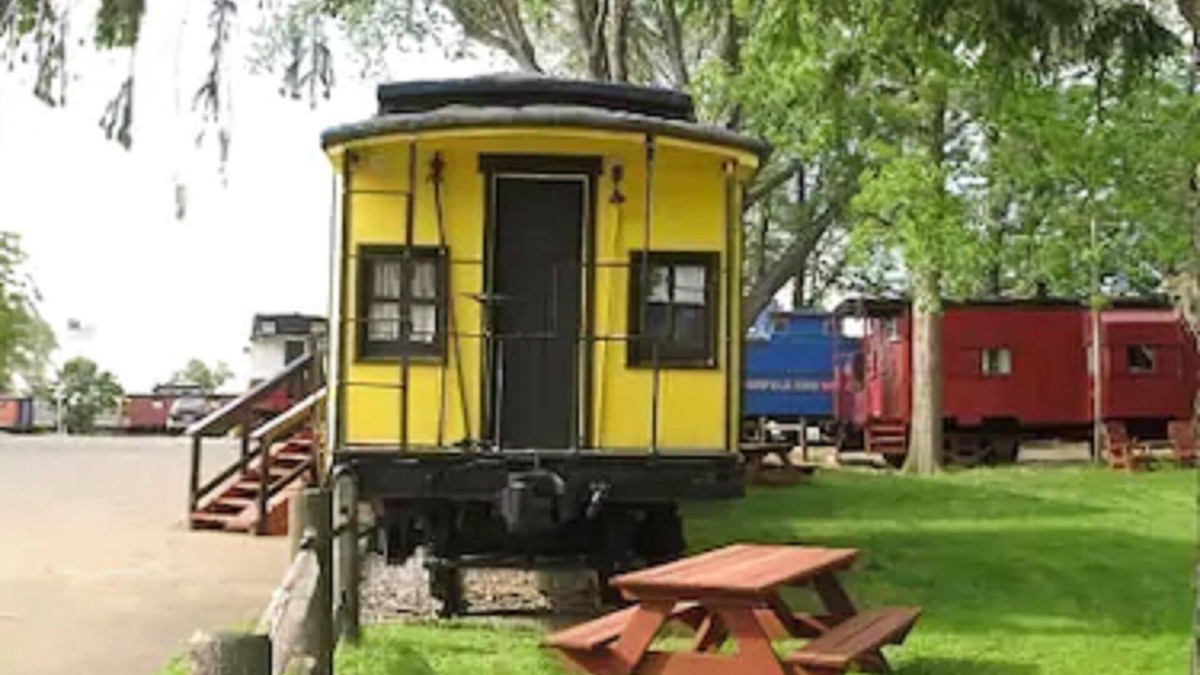 Ronks Hotel | Red Caboose Motel