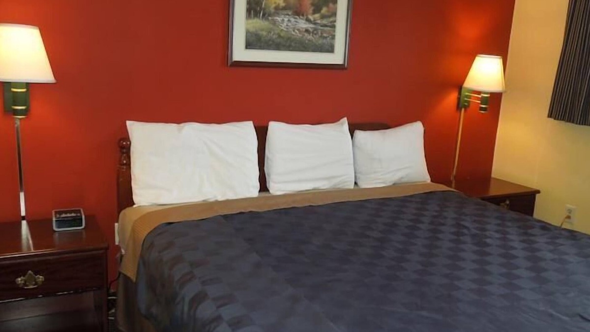 East Texas Hotel | Red Carpet Inn Allentown Hausman Road