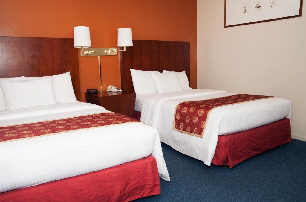 Plymouth Hotel | Red Carpet Inn and Suites Plymouth