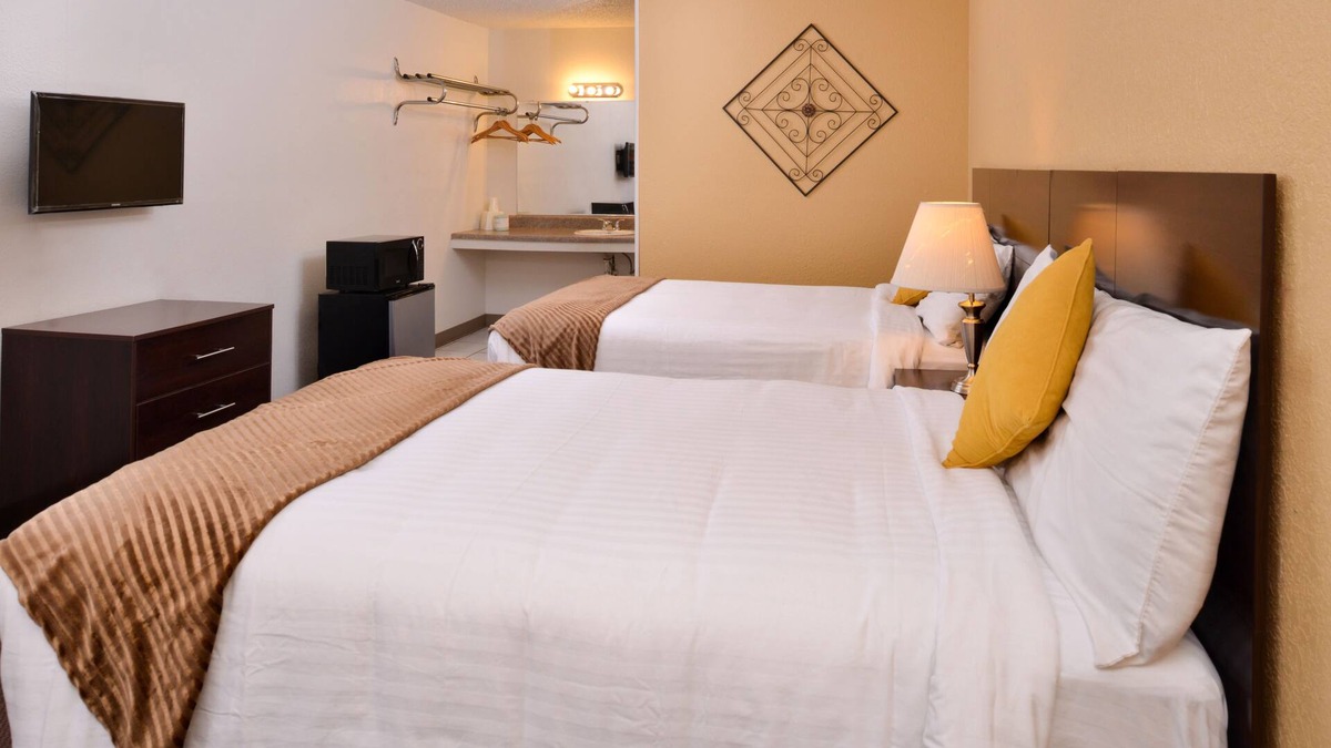 Gold Rock Hotel | Red Carpet Inn Battleboro