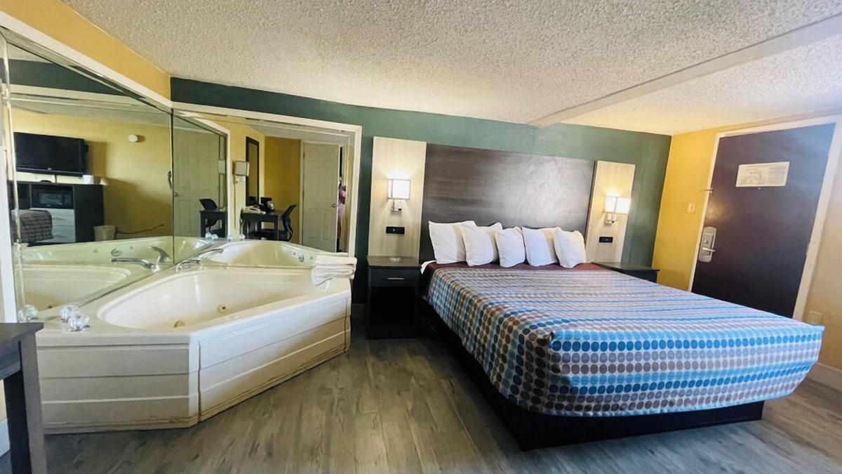 Orchard Park Hotel | Red Carpet Inn Orchard Park - Buffalo, NY