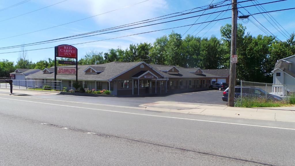 Orchard Park Hotel | Red Carpet Inn Orchard Park