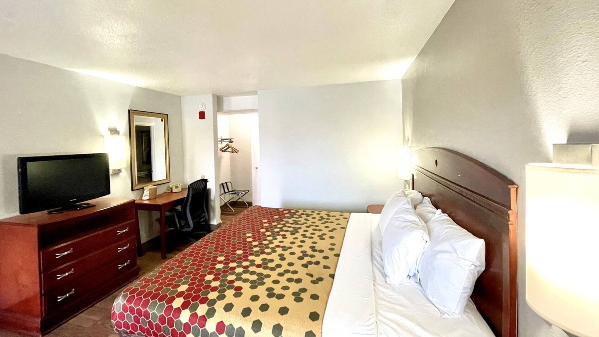 Lester Hotel | Red Carpet Inn Philadelphia Airport