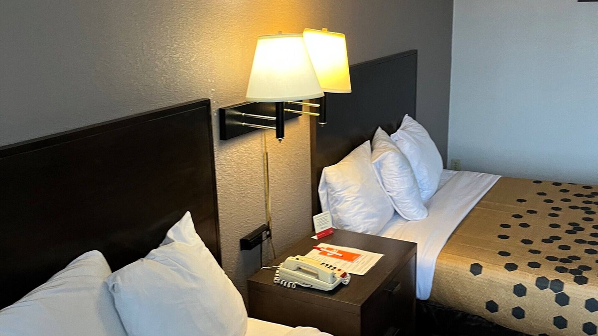 Dumfries Hotel | Red Carpet Inn