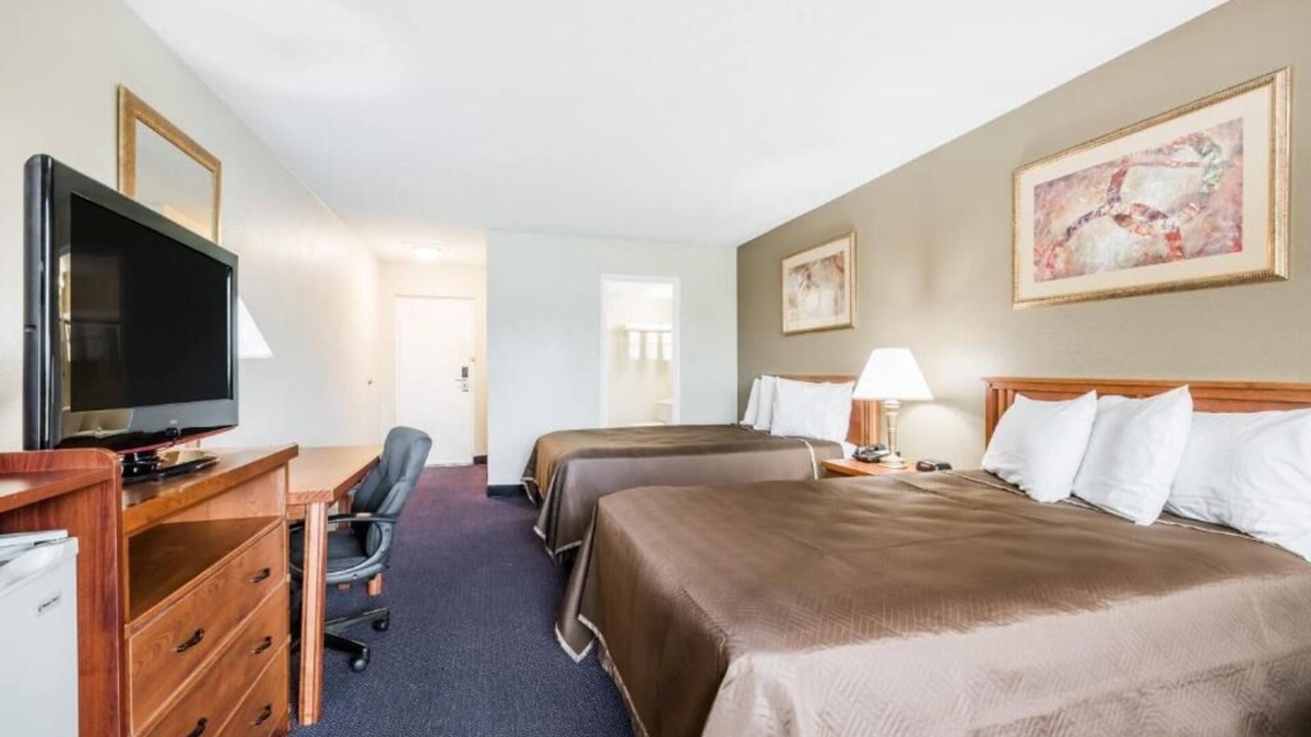 Rohrerstown Hotel | Red Carpet Inn