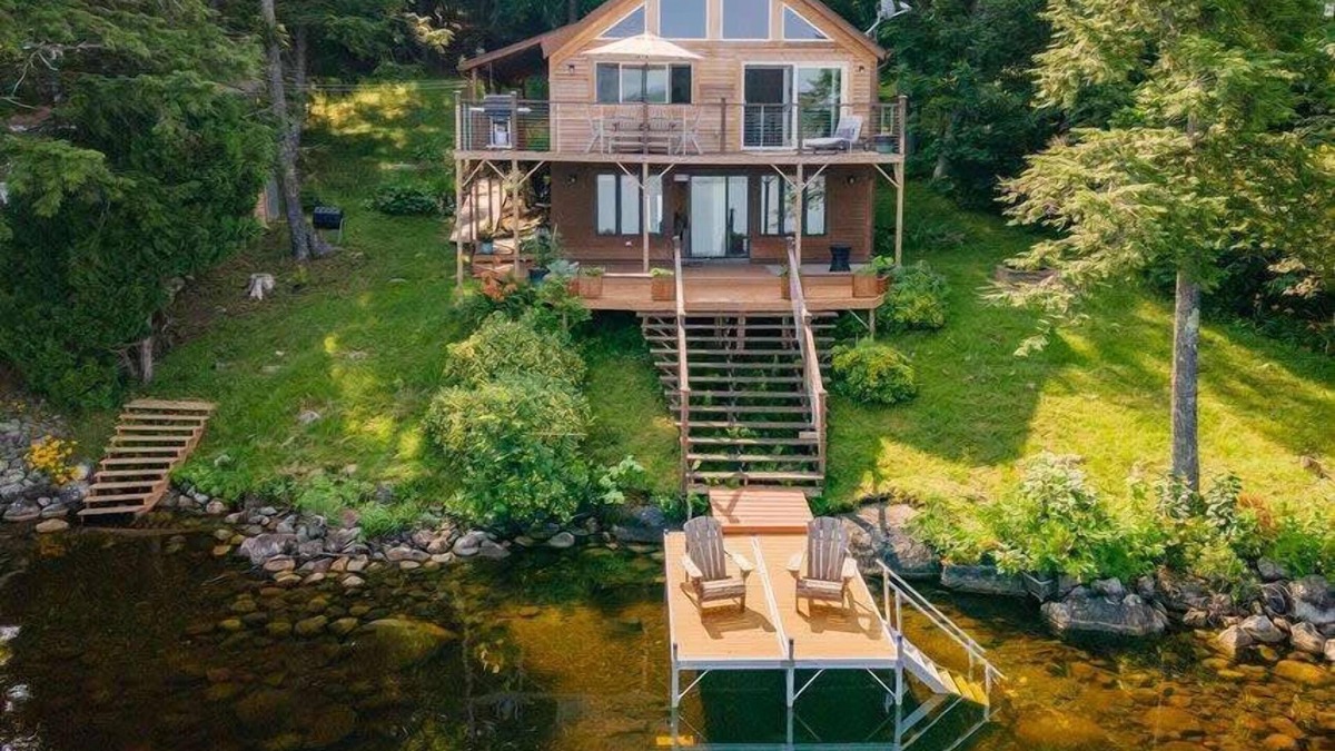 Sidney House | Red Cedar Haven Lakefront Dock Kayaks