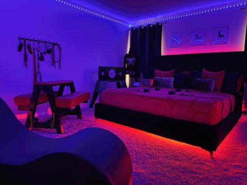 Killeen House | Red Chamber Tx King Spa & Couples Retreat