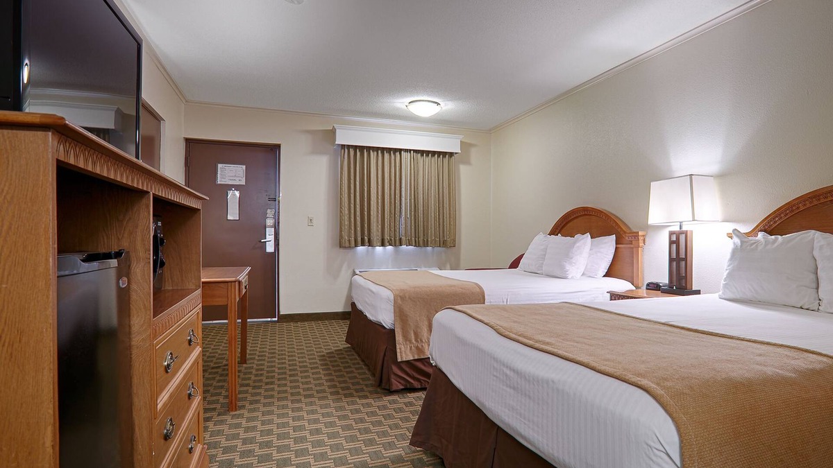 Newton Hotel | Red Coach Inn
