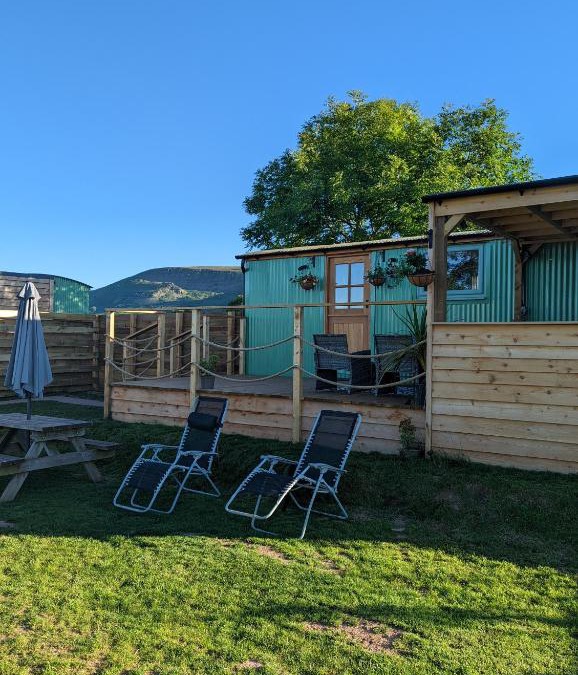 Longtown Apartment | Red darren luxury hut