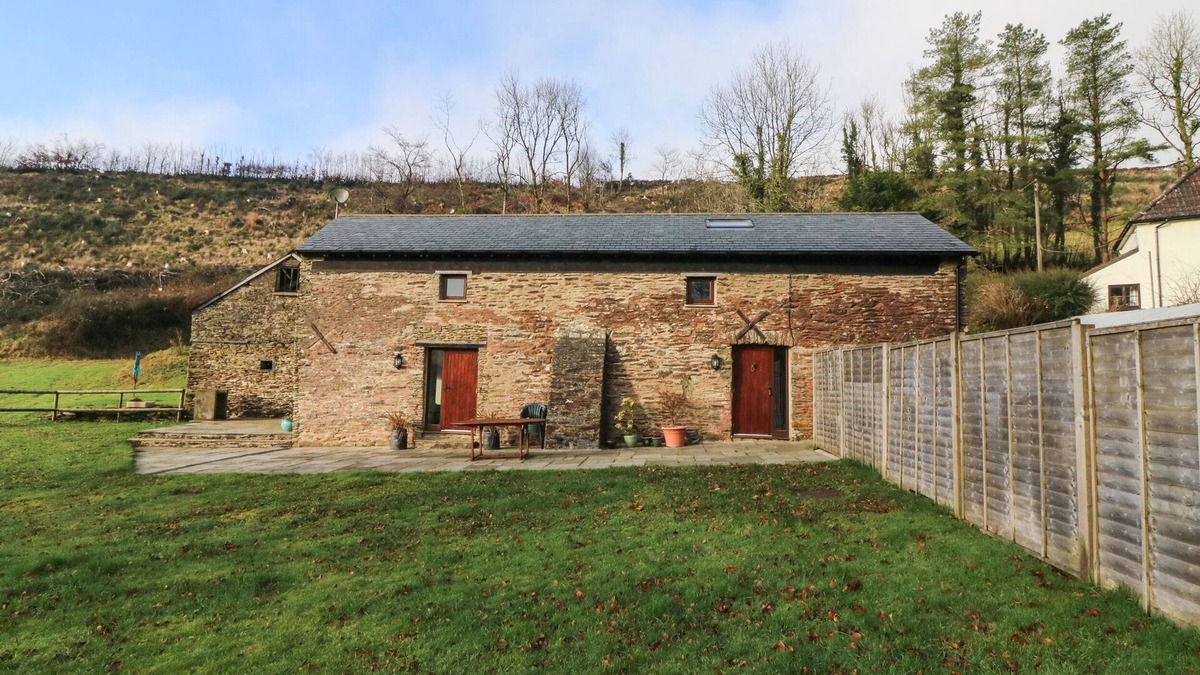 Wheddon Cross Cottage | RED DEER COTTAGE, pet friendly, with a garden in Wheddon Cross