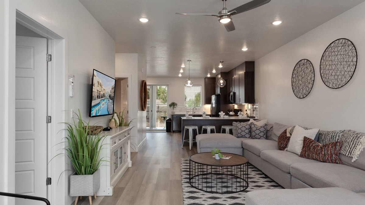 St. George House | Red Desert Loft Resort 37| Pickleball Courts, Foosball, Resort Pool with Waterslide & Jacuzzi!