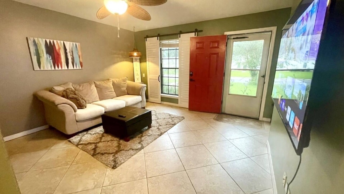 North Northwest Pensacola House | Red Door Bungalow-15 minutes to BEACH + Pet-Friendly!