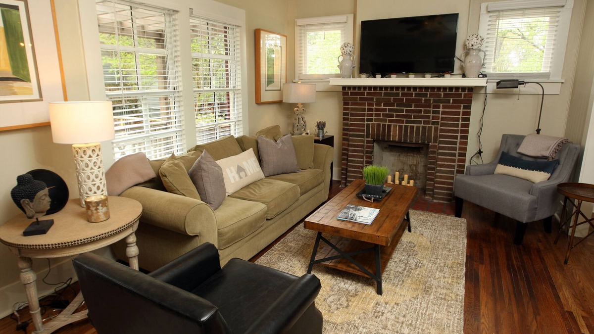 Lenox House | Red Door Cottage Cozy with New Renovations to this Midtown Charmer