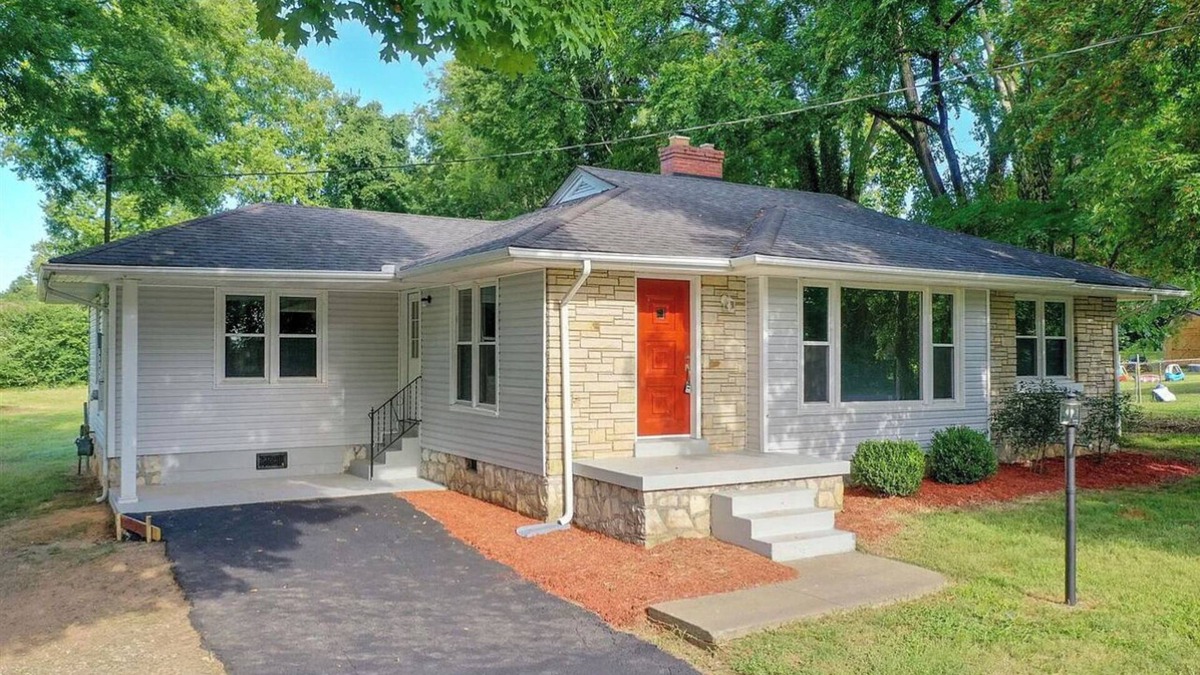 Bowling Green House | Red Door On Riverview