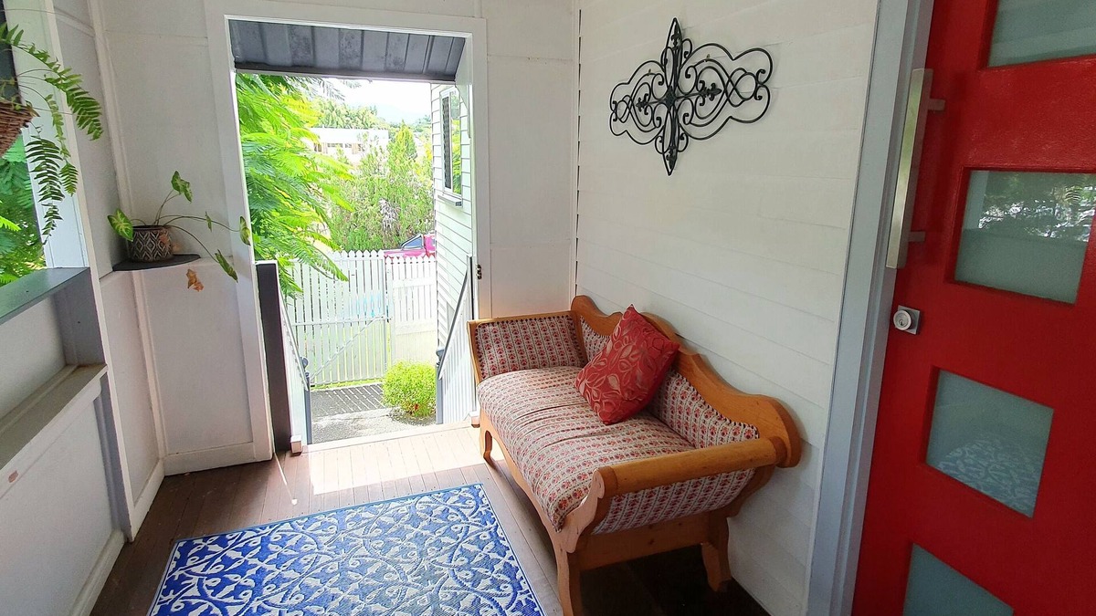 The Range House | Red Door Retreat - entire comfortable 3 bedroom family home